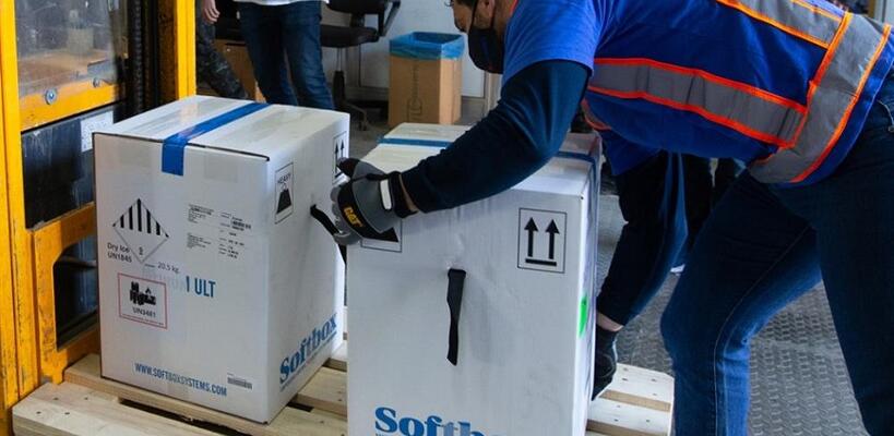 Παράδοση των πρώτων εμβολίων από την εταιρεία Eurofreight Logistics