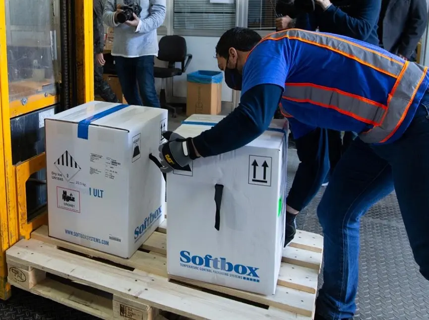 Παράδοση των πρώτων εμβολίων από την εταιρεία Eurofreight Logistics