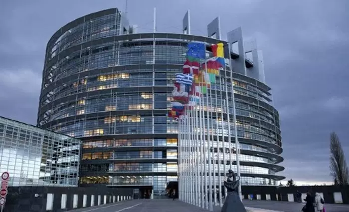 Το ευρωκοινοβούλιο εγκρίνει 88 δισ. ευρώ για στήριξη νέων και απόρων