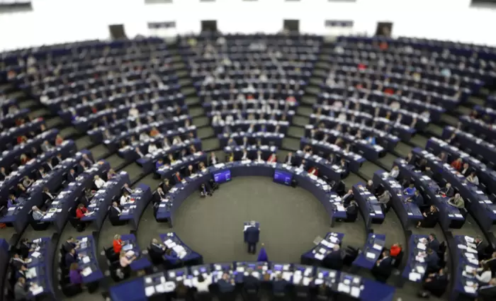 ΕΚ: Ανάγκη για μεγαλύτερη προστασία καταναλωτών κι εργαζομένων