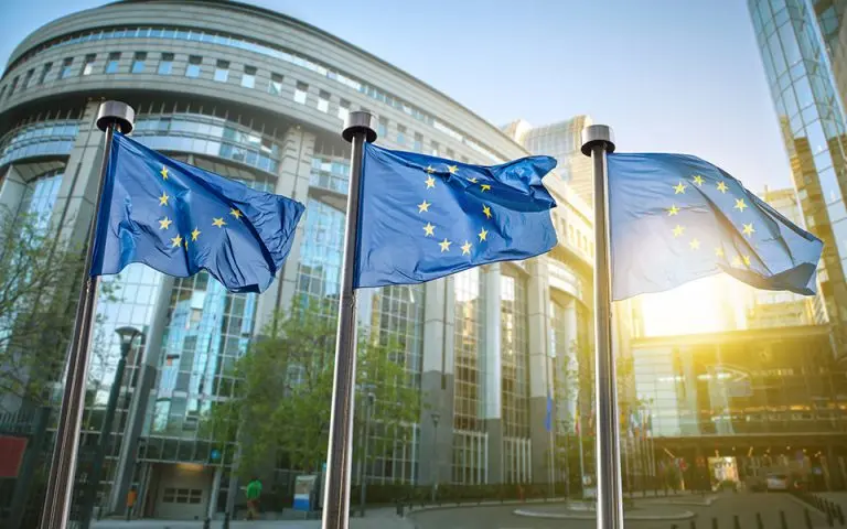 Αύξηση των παράτυπων δαπανών της ΕΕ - Για ανησυχητική τάση μιλά το ΕΕΣ