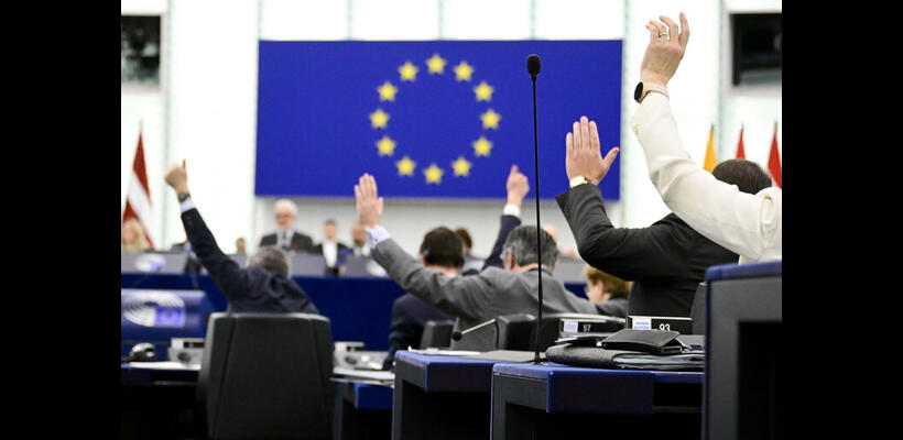 Ευρωβουλή: Ζητά καλύτερη προστασία εργαζομένων από αθέμιτες απολύσεις σε αναδιαρθρώσεις