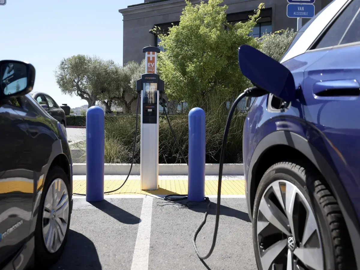 Συμμαχία Ford – Renault εναντίον της Κίνας – Το σχέδιο για οικονομικά EVs στην Ευρώπη