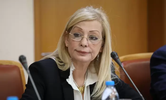 Ευχές σε Ζέτα από ΚΕΒΕ