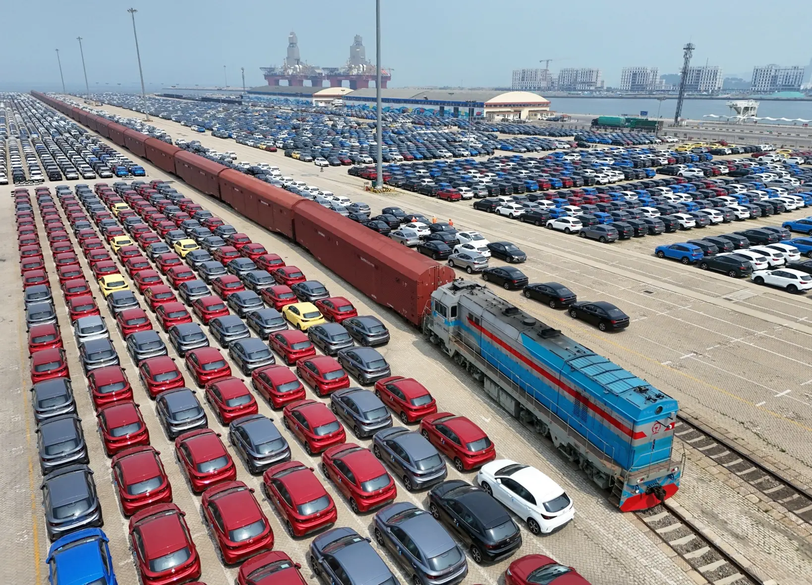 Η διπλή όψη των κινεζικών εξαγωγών: Αυξήθηκαν παντού με την εμπορική «εκεχειρία», κατέρρευσαν στις ΗΠΑ