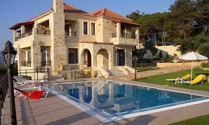 Ποιοι αγοράζουν εξοχικές κατοικίες στην Ελλάδα - Το προφίλ των επενδυτών