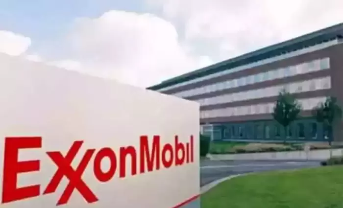 Η κίνηση-ματ της Exxon Mobil και η αμηχανία του Λευκού Οίκου