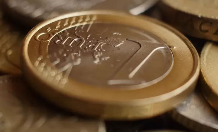 Η ισχυρή αύξηση των εσόδων εκτίναξε το πλεόνασμα Γενικής Κυβέρνησης