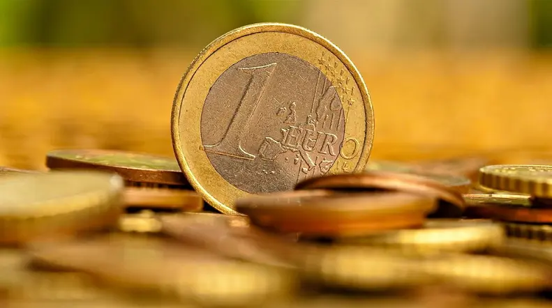 Οι Ευρωπαίοι στηρίζουν το ευρώ όσο ποτέ άλλοτε