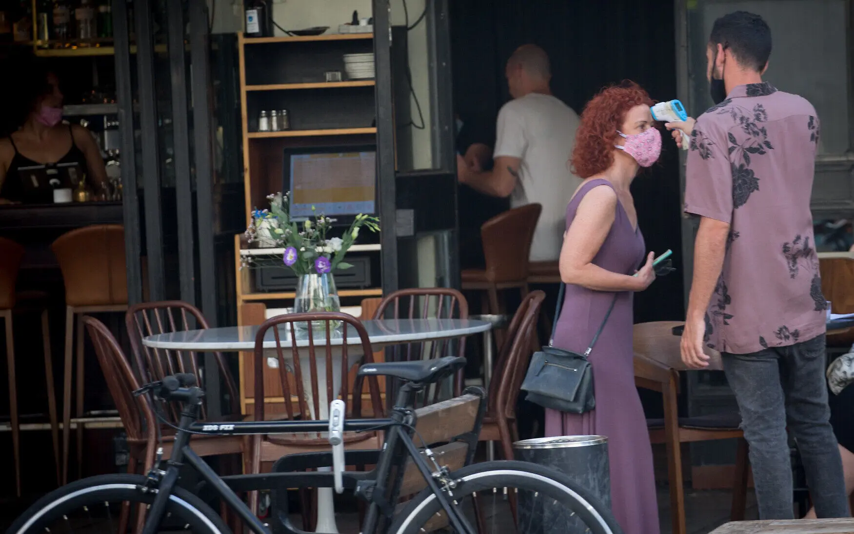 Σε ποιες επιχειρήσεις και υπηρεσίες εντοπίστηκαν κρούσματα;