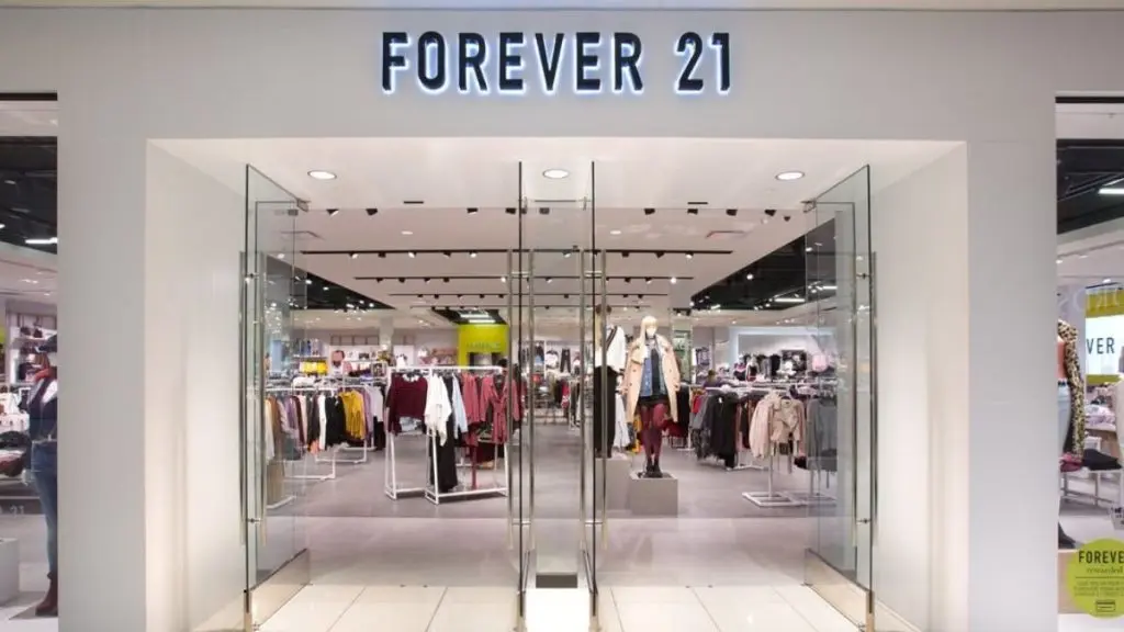 Forever 21: Κατέθεσε αίτηση πτώχευσης – Λουκέτο στα καταστήματα στις ΗΠΑ