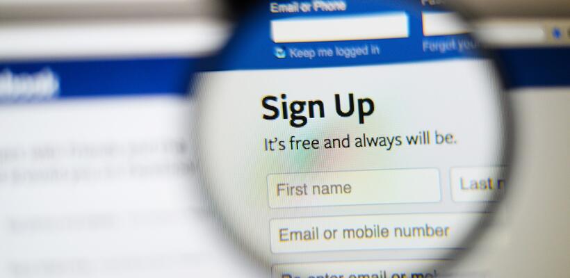 Νέο σκάνδαλο Facebook: Έμπαιναν στα τηλέφωνα κι έκλεβαν δεδομένα