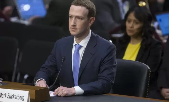 Απολογήθηκε ο πρόεδρος του Facebook