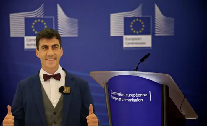 1 στους 5 Κύπριους βγάζει τη γλώσσα στο πολιτικό σύστημα