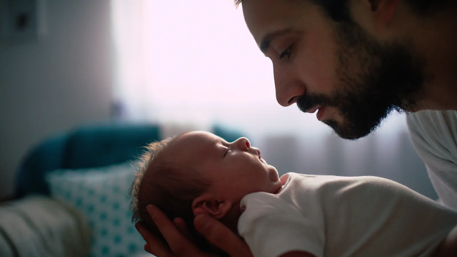 Νέους τρόπους να άρει την αδικία για το επίδομα πατρότητας αναζητά η Βουλή