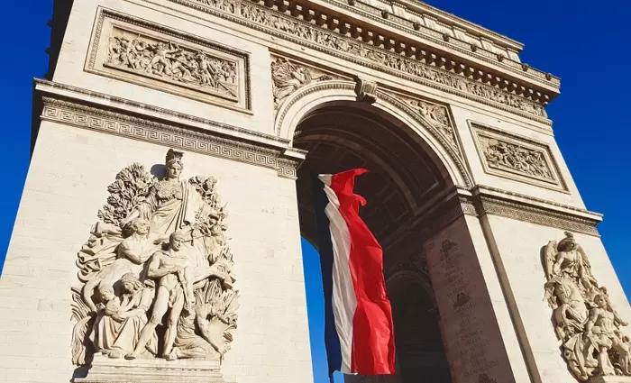 Η κρίση χρέους της Γαλλίας εξελίσσεται αργά, αλλά είναι πραγματική