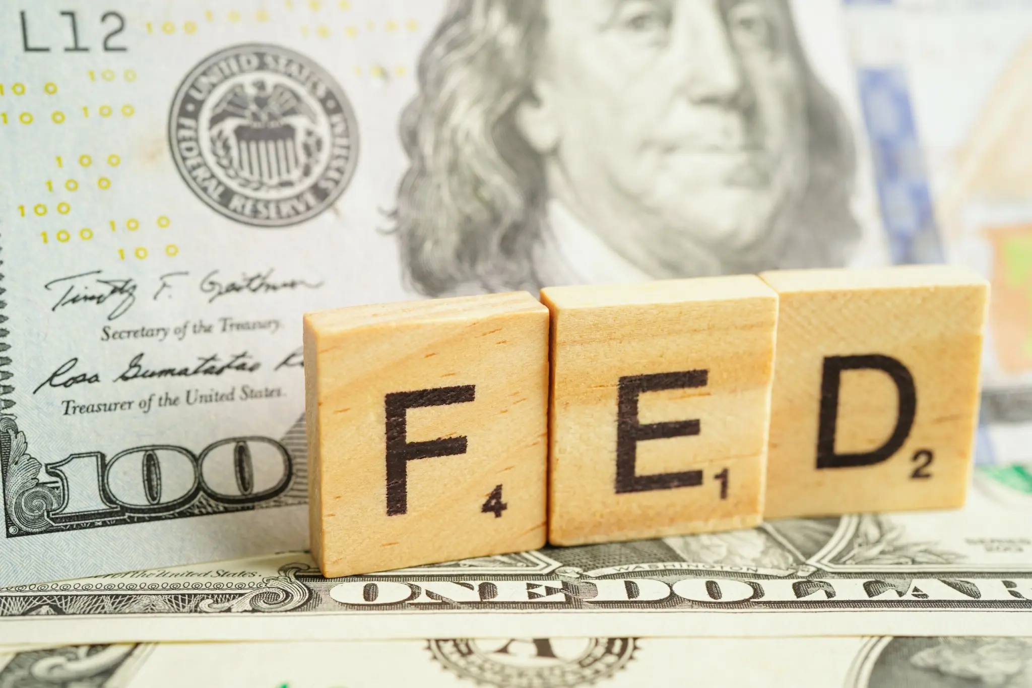 Γιατί η Fed προσηλώνεται και πάλι στην καταπολέμηση του πληθωρισμού