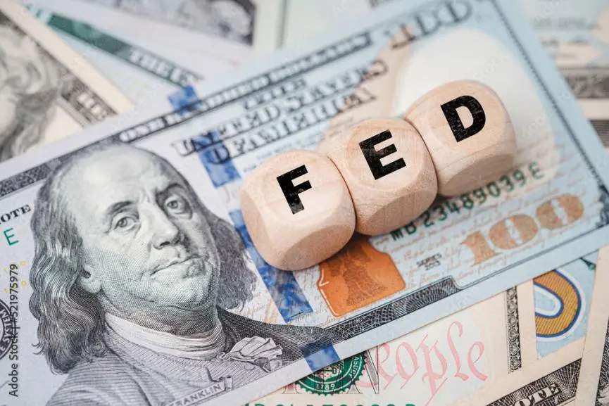 Τι φοβάται η Fed και δεν μειώνει τα επιτόκια