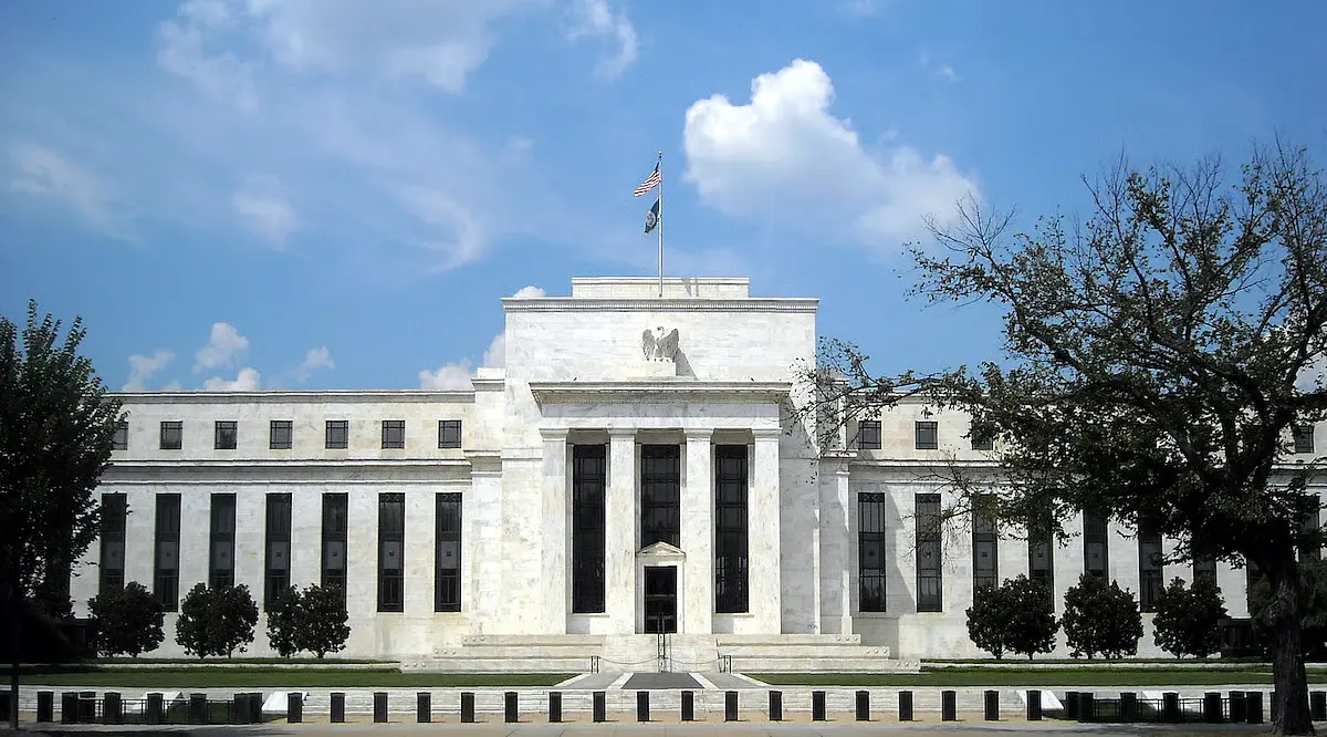 ΗΠΑ: Θα αγνοήσει η Fed τον Τραμπ διατηρώντας τα επιτόκια σταθερά;