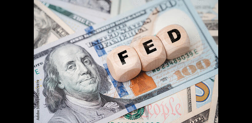 Σε στάση αναμονής η Fed: Ήπιος πληθωρισμός, αβέβαιη η επίδραση των δασμών Τραμπ