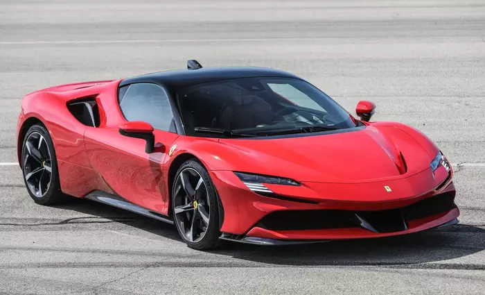 Ασταμάτητη η Ferrari: Πώς ο ιταλικός κολοσσός έφτασε να αξίζει πάνω από 50 δισ. ευρώ