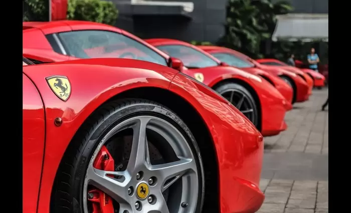 Η Ferrari τερματίζει προσωρινά την παραγωγή αυτοκινήτων