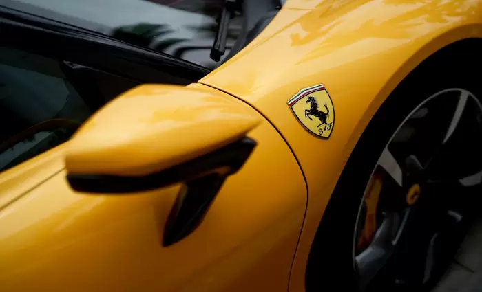 Ferrari: Αύξηση κερδών παρά τους δασμούς Τραμπ – Στα 2 δισ. δολάρια τα έσοδα