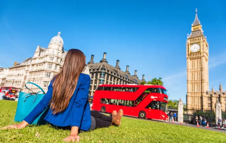 Ετοιμάζει κατάργηση καραντίνας για εμβολιασμένους ταξιδιώτες η Βρετανία