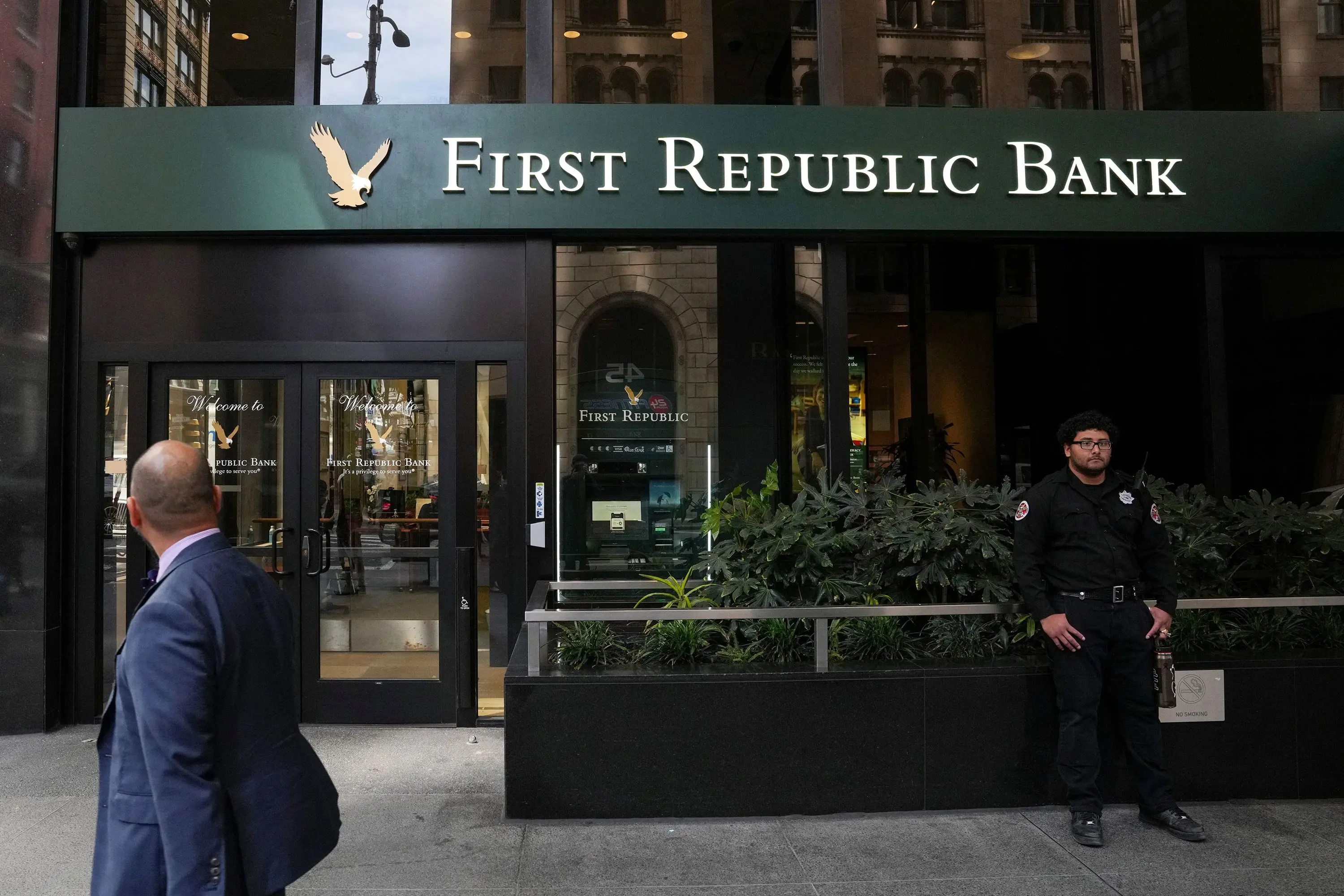 First Republic: Υπό τον έλεγχο των αρχών- Πωλείται στην JPMorgan