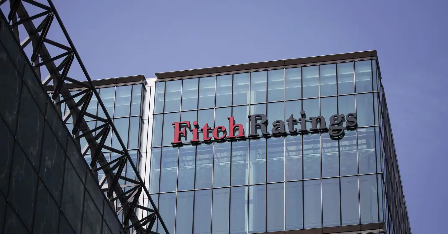 Fitch: Αναβάθμιση της ελληνικής οικονομίας σε «ΒΒΒ» με σταθερές προοπτικές