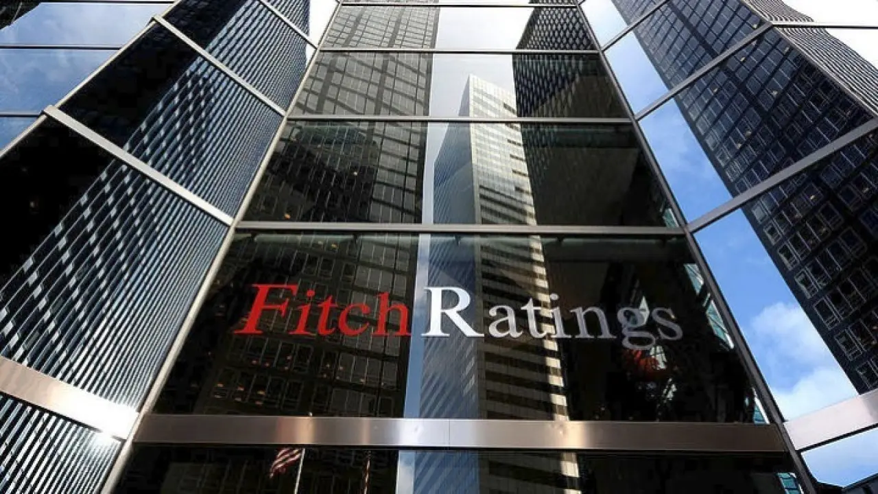 Fitch: Υποβαθμίζει την προοπτική αξιολόγησης του αξιόχρεου ΗΠΑ