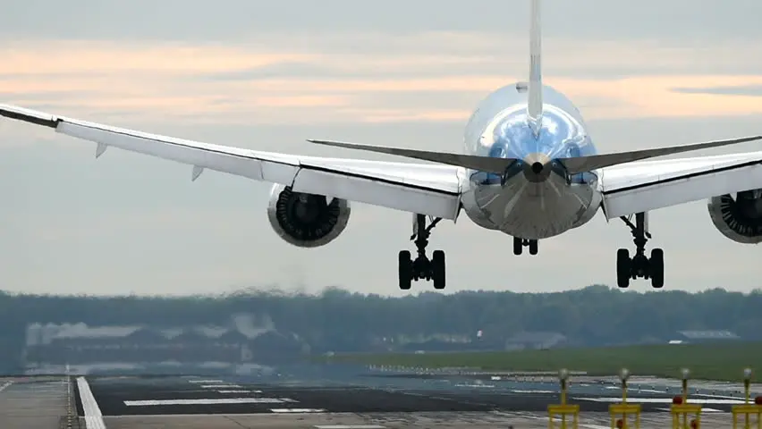 Πόσο ακριβά θα είναι πλέον τα αεροπορικά ταξίδια