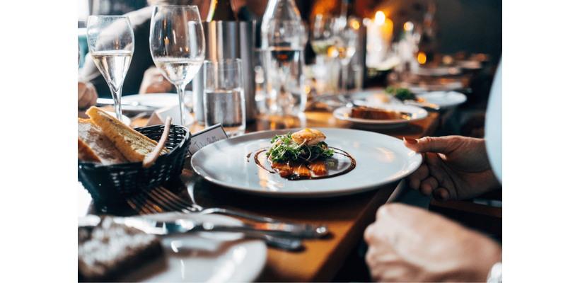 Σημαντικές διαφορές τιμών από εστιατόριο σε εστιατόριο – Τι δείχνει έρευνα του ΚΣΚ