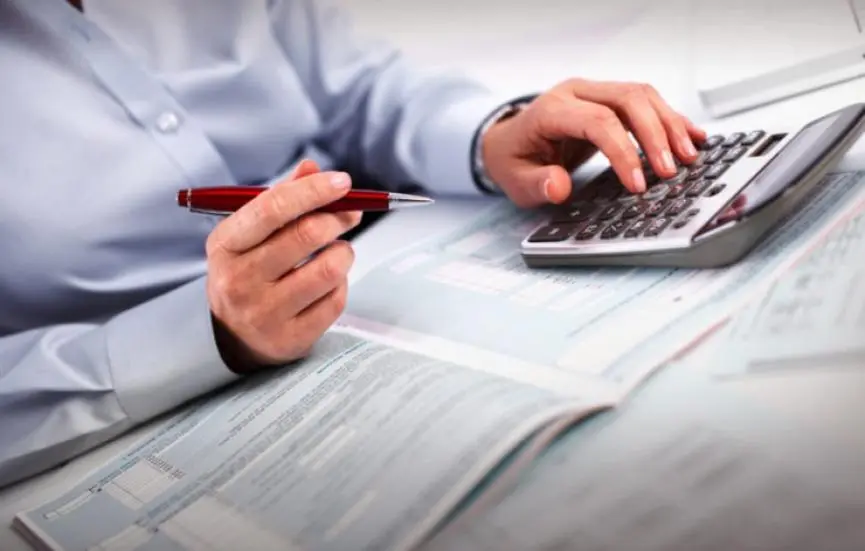 Παράταση προθεσμίας υποβολής φορολογικών δηλώσεων προωθεί η Βουλή