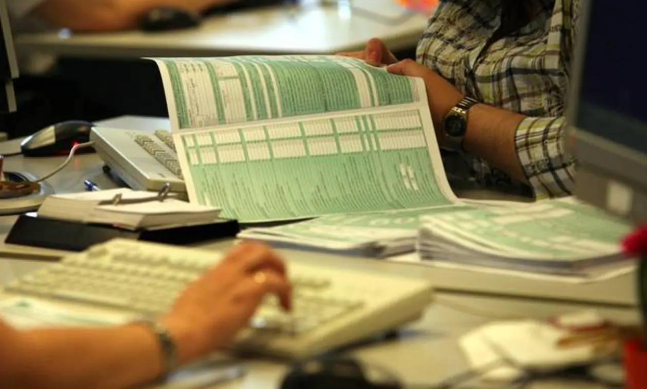 Η ΕΚΥΣΥ ζητά ενημέρωση για την καθυστέρηση στην εξέταση αιτήσεων