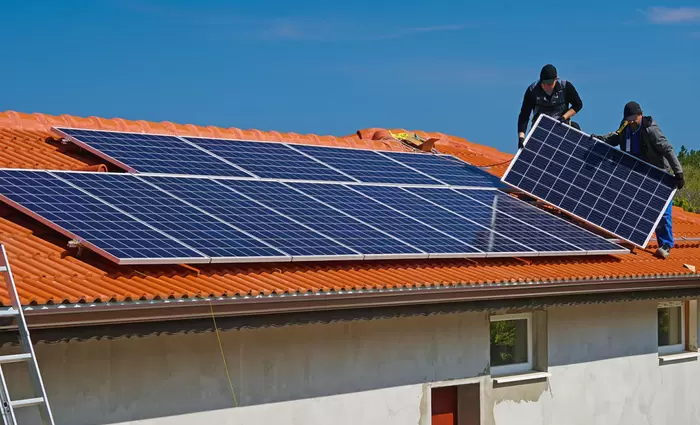 Φωτοβολταϊκές στέγες ανεπρόκοπου κράτους;