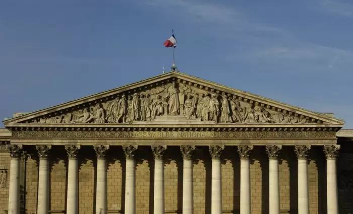 Σε φάση αναζήτησης νέου πρωθυπουργού μπαίνει ο Μακρόν μετά την πτώση Μπαϊρού