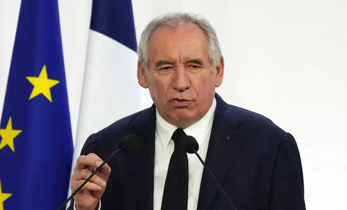 Γαλλία: Η πολιτική κρίση απειλεί την οικονομική ανάκαμψη – Στον «πάγο» προσλήψεις και επενδύσεις