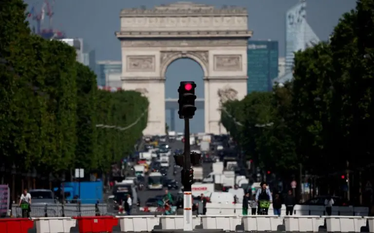 Η Γαλλία ξυπνά τον εφιάλτη του Brexit και της κρίσης χρέους της Ευρωζώνης