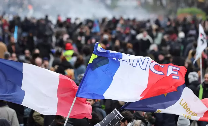 «Είναι η Γαλλία η νέα Ιταλία;» - Τι λένε τα νούμερα