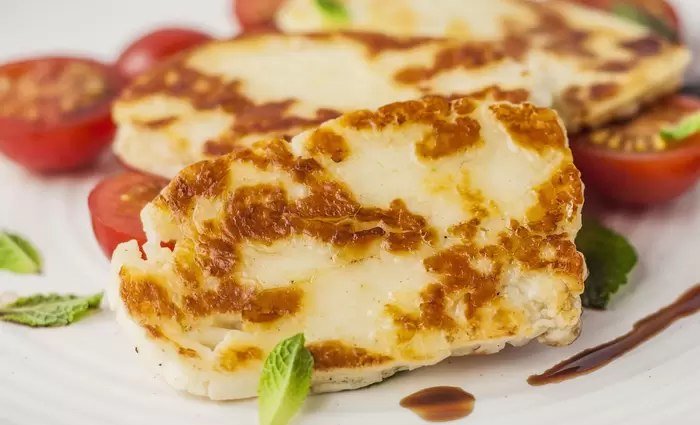 John&Pascalis: Το χαλούμι κινδυνεύει από τις εμμονές του κράτους