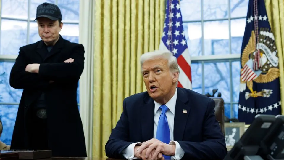 Ο Τραμπ θα αγοράσει ένα «ολοκαίνουργιο Tesla» για να στηρίξει τον Μασκ (tweet)