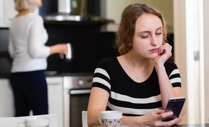Μέχρι πότε ζουν με τους γονείς τους οι Κύπριοι