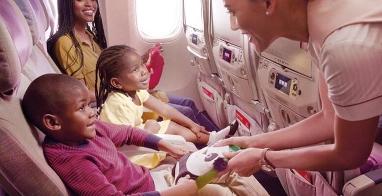 Φτάνουμε; Οι νεαροί επιβάτες πλήττουν μετά από 49 λεπτά πτήσης