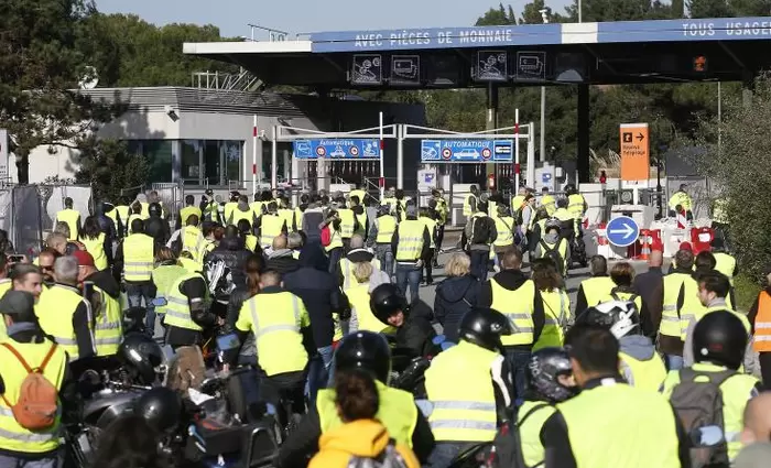 Κινητοποίηση 244.000 'κίτρινων γιλέκων' στη Γαλλία