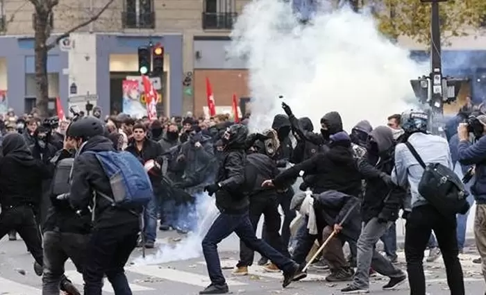 Γαλλία: Ξέσπασαν επεισόδια κατά της κυβέρνησης