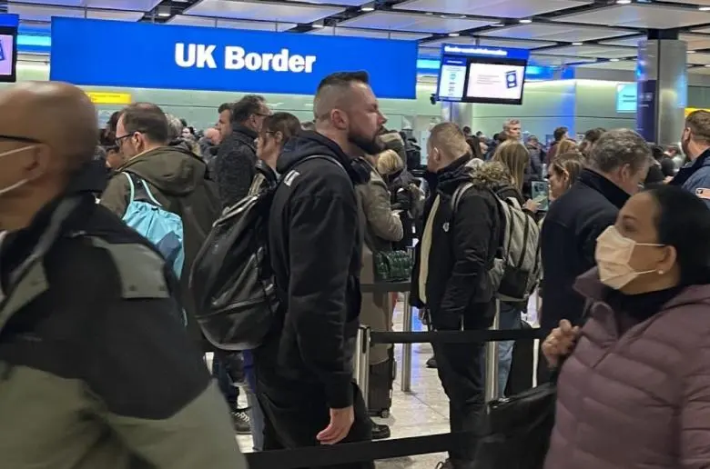 Συνεχίζονται οι ακυρώσεις και καθυστερήσεις πτήσεων από και προς ΗΒ