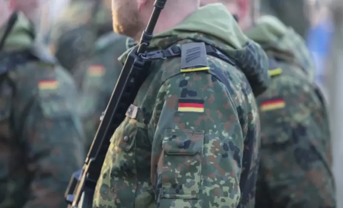 Νέο πλαίσιο στρατολόγησης στη Γερμανία και αυστηρές κυρώσεις