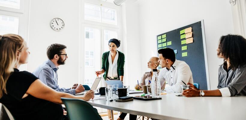 Έρευνα EY: Το 43% των εργαζόμενων παγκοσμίως έτοιμοι να εγκαταλείψουν τις θέσεις εργασίας τους, για καλύτερες αμοιβές, εξέλιξη και ευελιξία