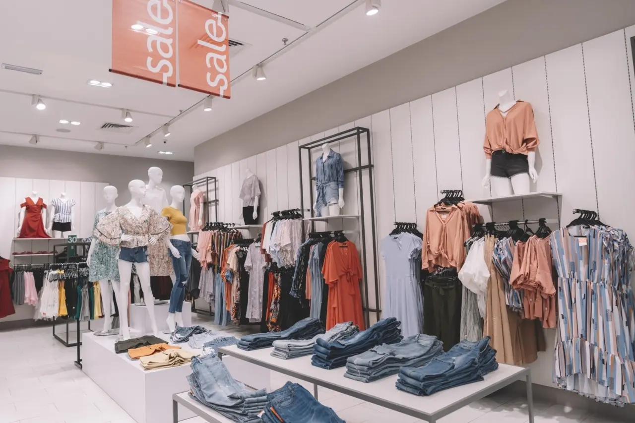 H Ευρώπη επιβραδύνει τη “γρήγορη μόδα” με νέα φορολογία